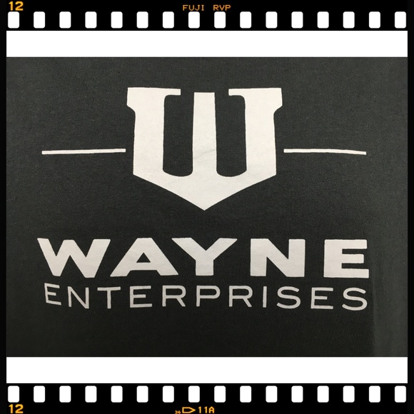 T-Shirt~Batman~Bruce~Wayne~Enterprises~DC~Comics~ - Picture 2 of 5